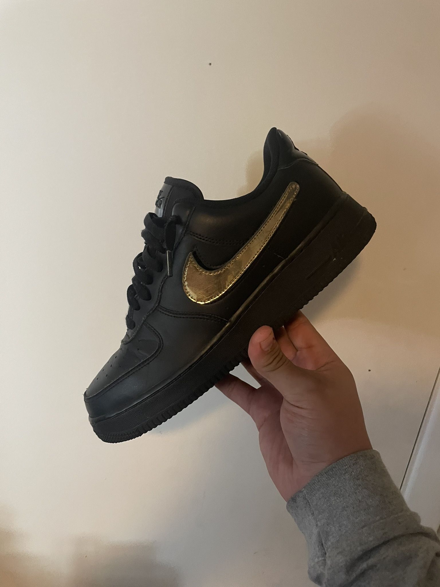 Nike Air Force 1 Black And Gold