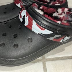 Kids crocs size 4