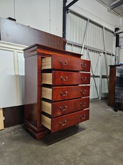 Dresser