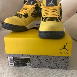 Jordan 4 Lightning