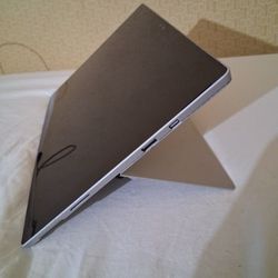 Microsoft Surface Pro 4 (256 GB, 8 GB RAM, Intel Core i5