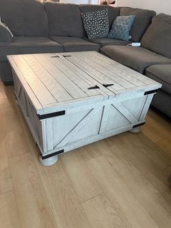 farmhouse lift-top storage coffee table