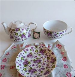 Rare Victoria's Garden Teapot, Teacup, and Saucer NEW!