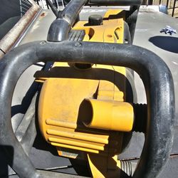 Bluetooth radio DEWalt.