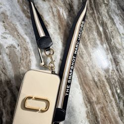 Mark Jacob’s (cross Body) Snap Shot 