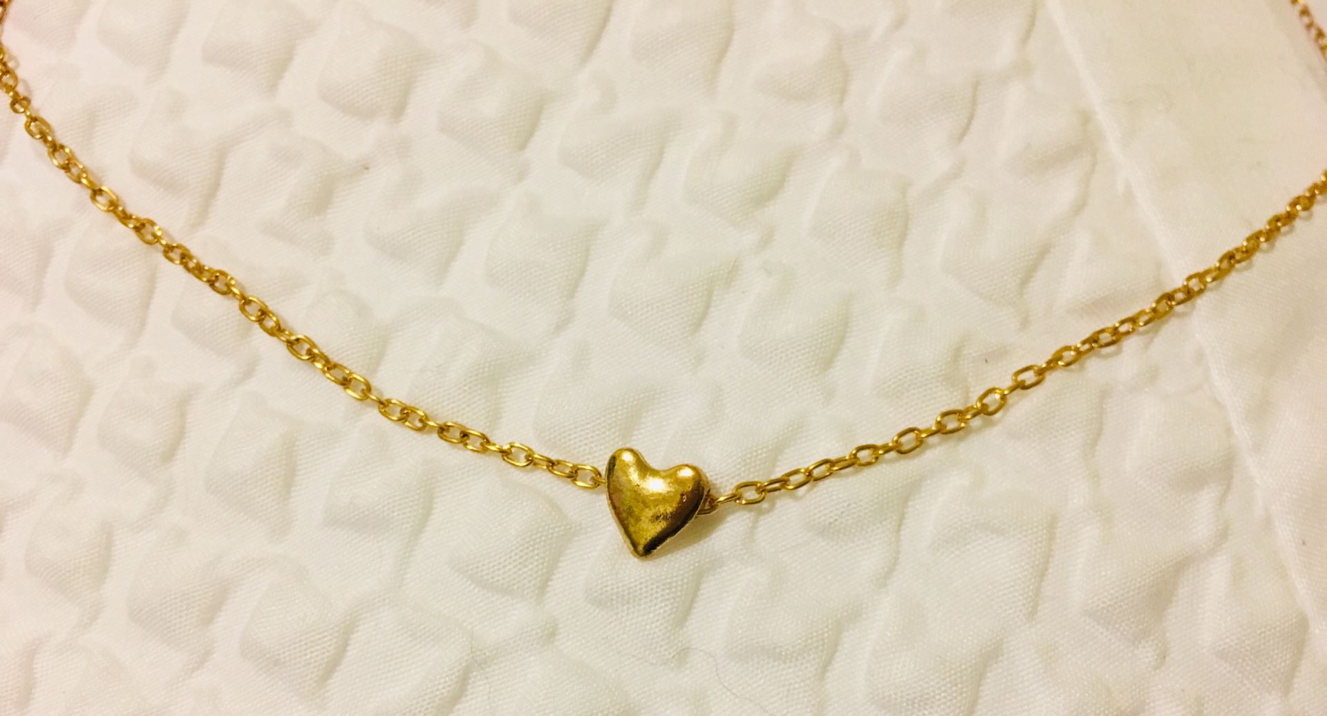 BRAND NEW WT GOLD SALE HEART CHARM W/NECKLACE W/TAGS
