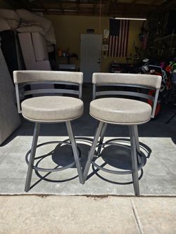 Liam Beige 24" Swivel Barstool Set (Counter Height)