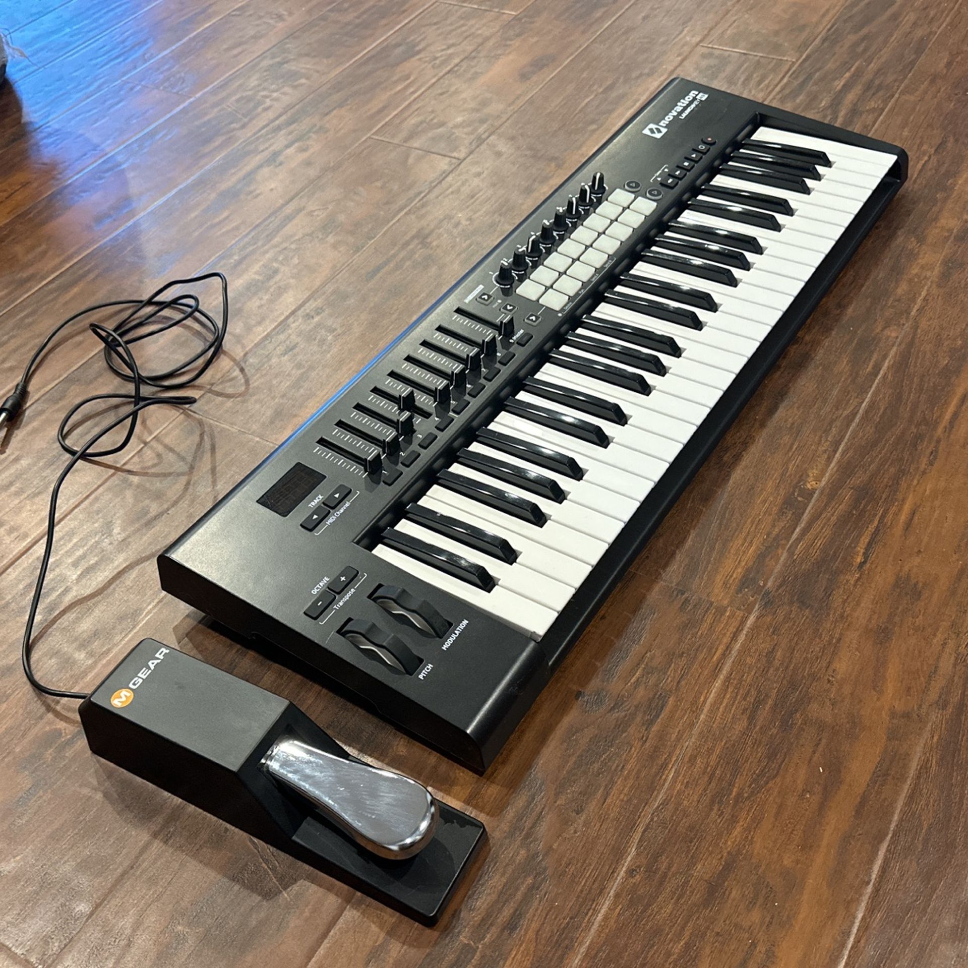 Novation Launchkey 49 MIDI Keyboard & Sustain Pedal