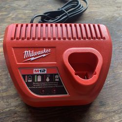 Milwaukee M12 Charger