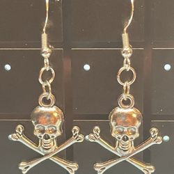 Skull And Crossbones Earrings 