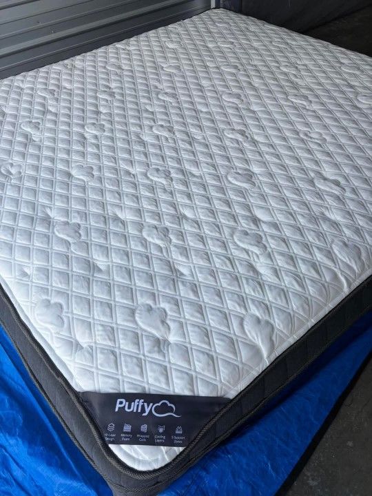 Puffy Royal Hybrid Mattress, King, Like New, Perfect Condition