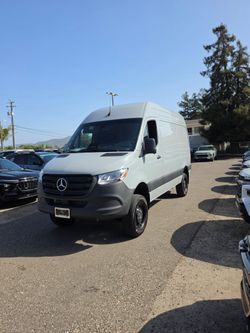 2025 AWD Mercedes-Benz Sprinter 144" silver Grey like new!