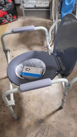 EQUATE  3 In 1   COMMODE With  LINER BAGS