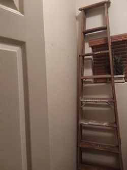 8 foot wooden ladder