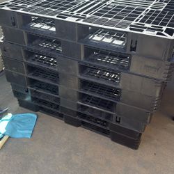 Free plastic pallets 
