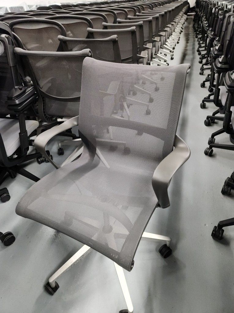 🔥LIKE NEW!🔥HERMAN MILLER SETU CHAIRS SUPER COMFORTABLE AND LIGHT WEIGHT SUPPORTS UP TO 300LBS MANY AVAILABLE! 