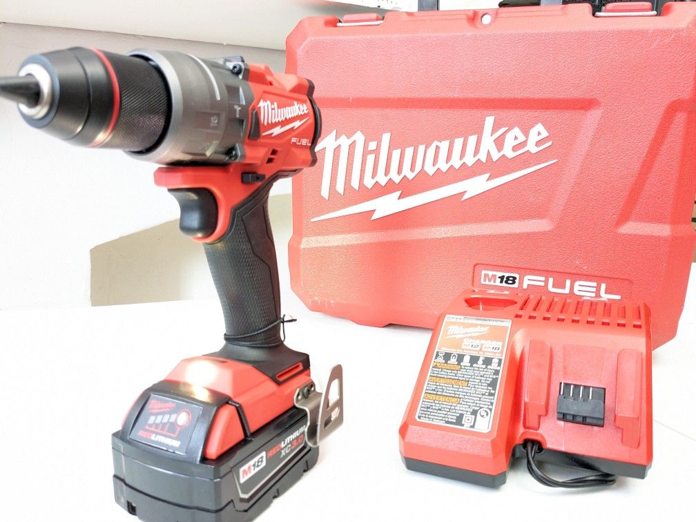 M18 Milwaukee FUEL 1/2" Hammer Drill Contractor Set 