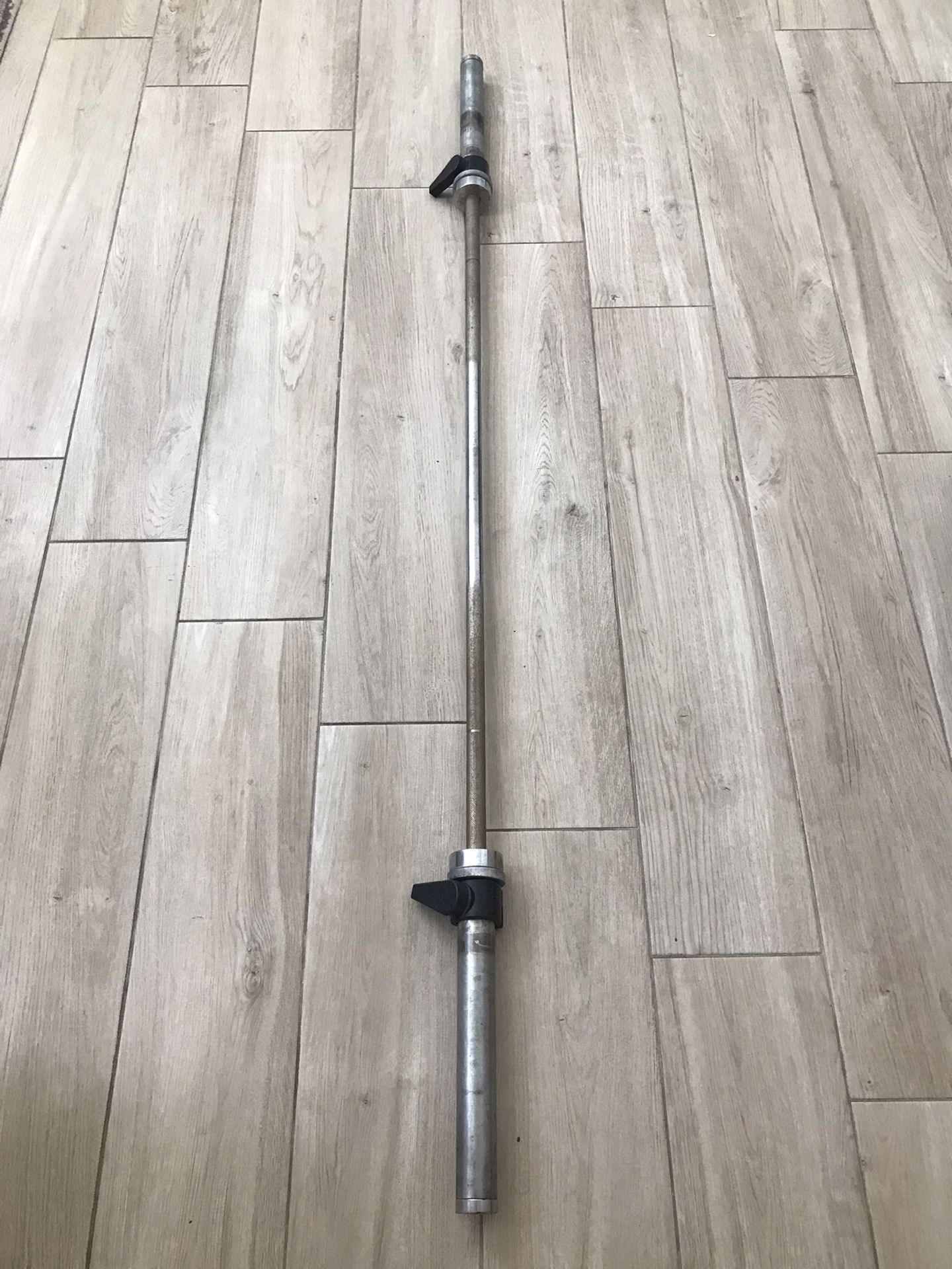 Split Sleeve Bar Barbell For Olympic Weights With Muscle Clamp Collars