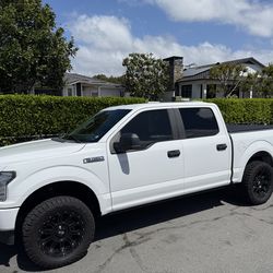 2018 Ford F150 4X4  clean title low miles