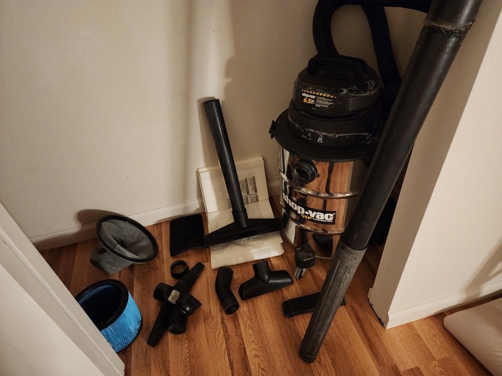 Industrial Shop Vac 15 gal with hepas and all nozzles