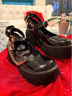 2 pair of shoes size 7 1/2 (20.00 each)