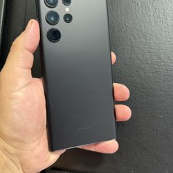 Galaxy S22 Ultra 128gb Black Color Minor Crack Top Left Screen 