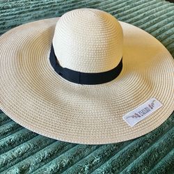 Fleurs de Prairie beach hat