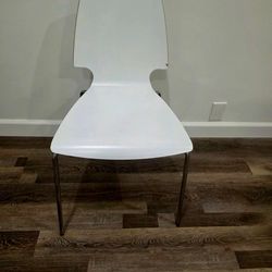 $5 Chair- Moving. Pick up ASAP.