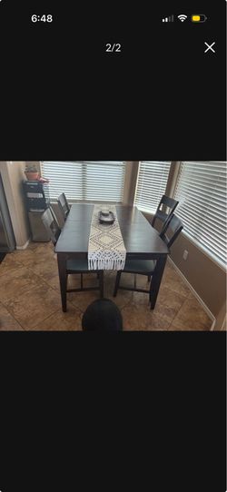 Kitchen table and 4 chairs - MOVING IN 1 WEEK!