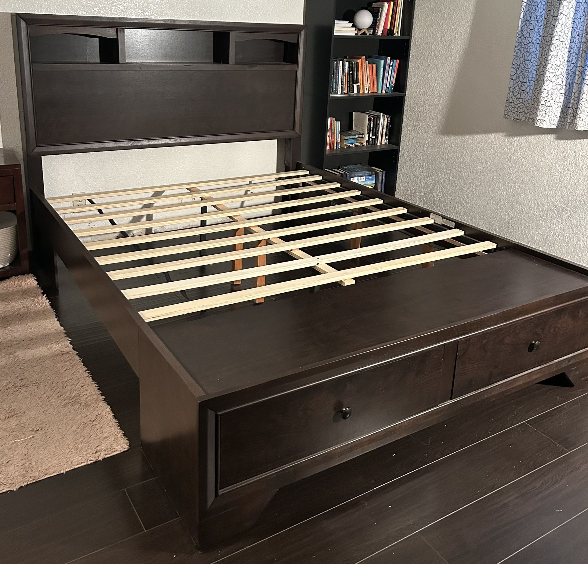 Queen Madison Storage Bed (Acme)
