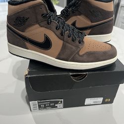 AIR JORDAN 1 MID DARK CHOCOLATE SIZE 11 NEW 