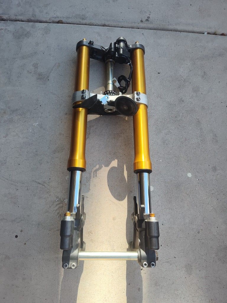 Yamaha R6 Front Forks Triple Tree And Axle NOT BENT