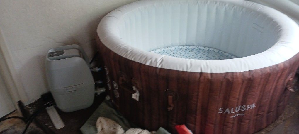 Inflatable Hot Tub/jacuzzi