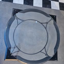 Coffee Table Very Nice 👌 Whit Tempered Glass