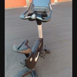 Life fitness stationary excerise bike model 95CS LCD screen wifi tour display excellent condition