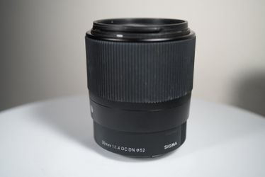 Sigma 30mm f1.4 dg dc Sony e mount lens