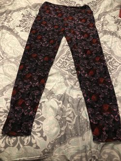 LuLaRoe One Size heart Leggings - perfect condition