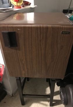 Small refrigerador