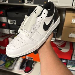 Air Jordan 1 Low Black White
