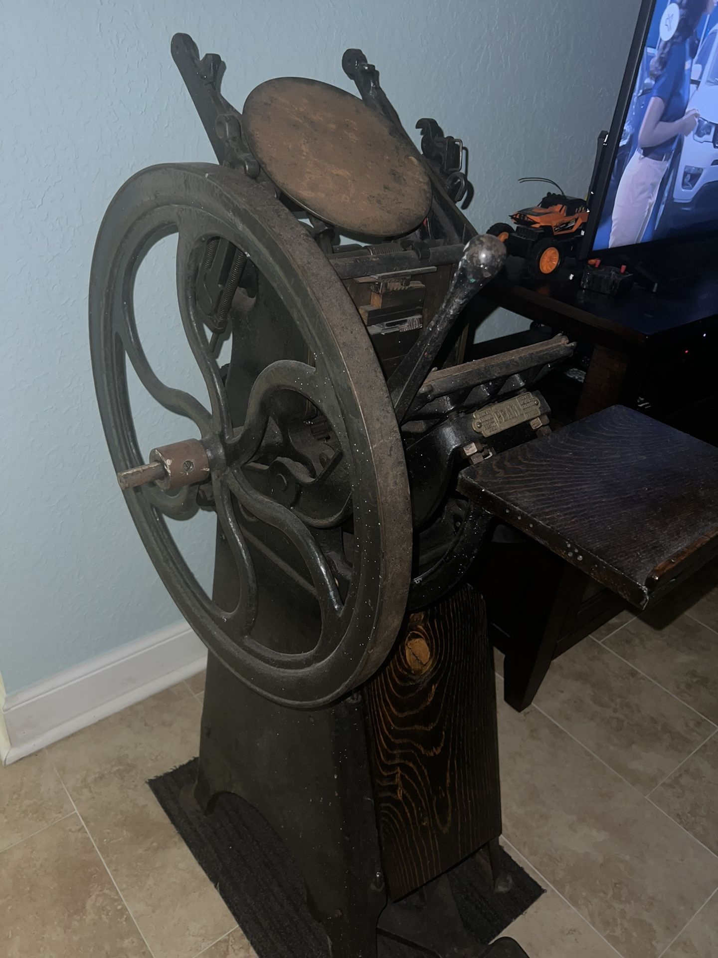 Golding Pearl Antique Printing Press