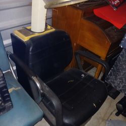 Vintage Tahitian Hair Dryer Chair