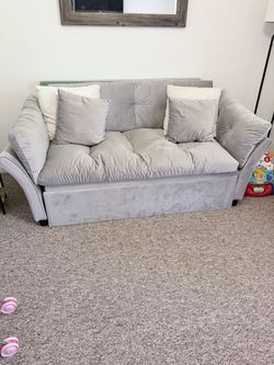 🛋️ Beautiful Light Gray Sleeper Sofa – Almost New – $250