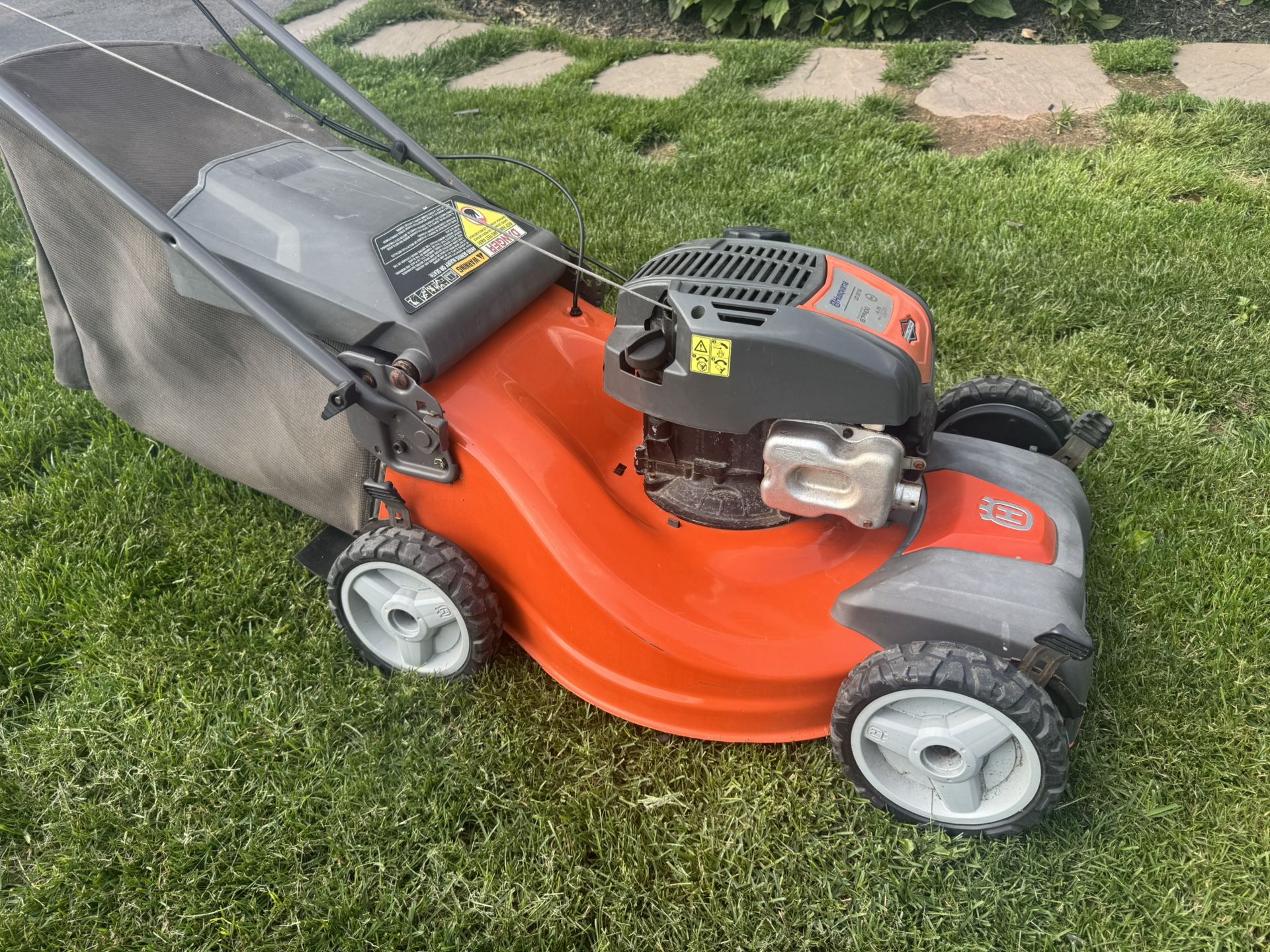 Husqvarna AWD Self Propelled Mower 163cc Engine With 21” Cutting Deck And Bag. Must Pickup
