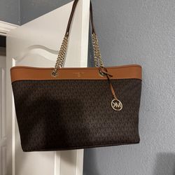 New Michael Kors Purse