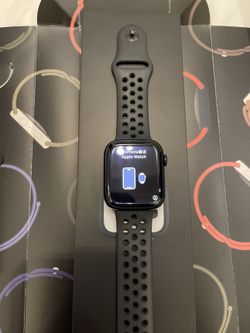 Apple Watch Nike Series 7 45mm GPS + Cellular – Midnight
