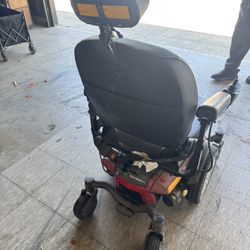 Electric wheelchair