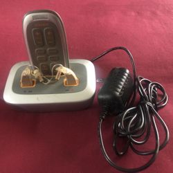 Pair of Zounds Clareza 16  Hearing Aids w/ Charger & Remote