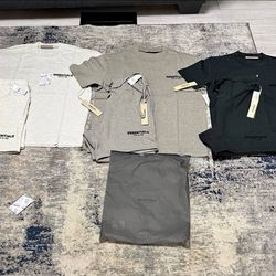 ESSENTIAL SHIRTS & SHORTS((FREE ITEMS WITH PURCHASE)