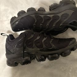 Vapormaxes Plus 