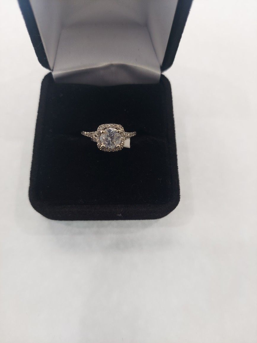 14k 2.4g 1.42 Total Carat Halo Ring
